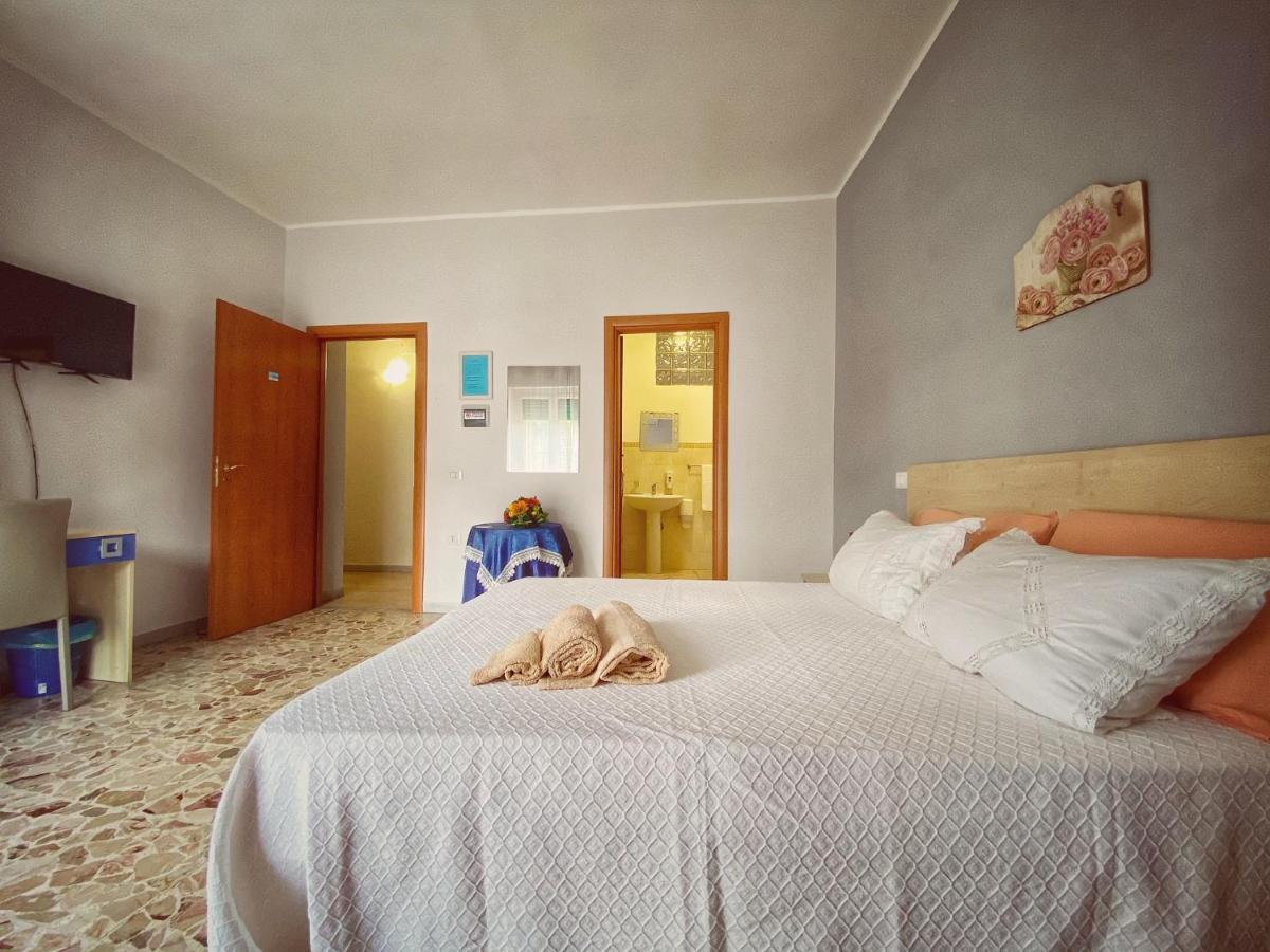 Bed and Breakfast La Pietra Preziosa Crotone Exterior foto